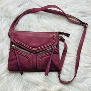 Chic Red Crossbody Bag with Chevron Design